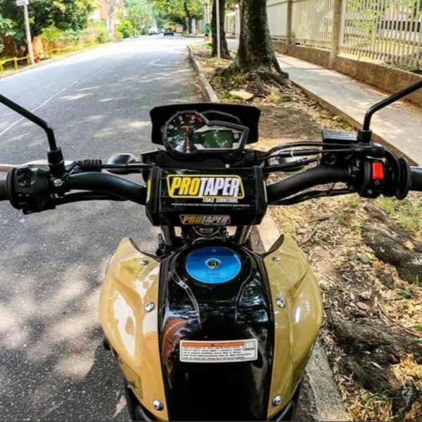 Manubrio protaper grueso para Yamaha XTZ 150 instalado