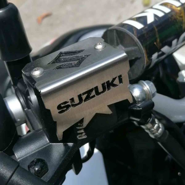 Protector de recipiente delantero para Suzuki DR 150 instalado