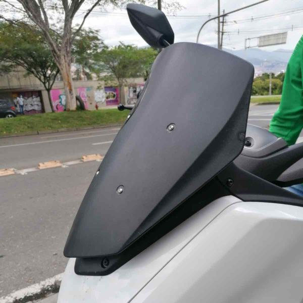 Nivelador de cúpula o base ajustable de visor para Yamaha Nmax Connecte instalado