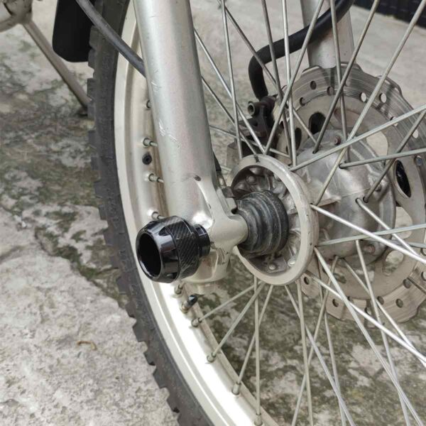 Sliders de ejes carbono negro para Yamaha FZ2.0 y FZ 250